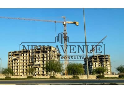 شقة - 3 غرف نوم - تشطيب كامل بالتكييفات - موقع متميز جدا - في كمبوند زيد ايست - نيو كايرو