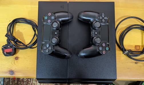 playstation 4 fat بلايستيشن ٤ فات  للبيع او للبدل