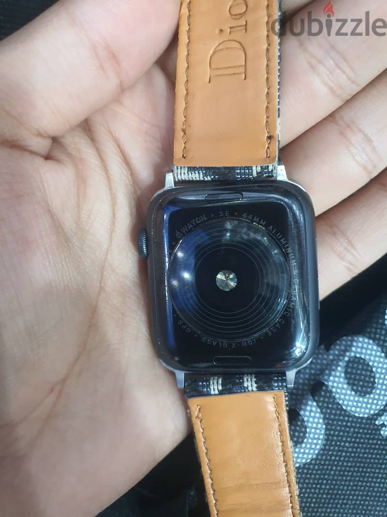 WATCH . SE  . 44MM    . 1