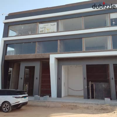 Office 28 meters finished facade on the street second floor facing the tourist walkway and the fast train