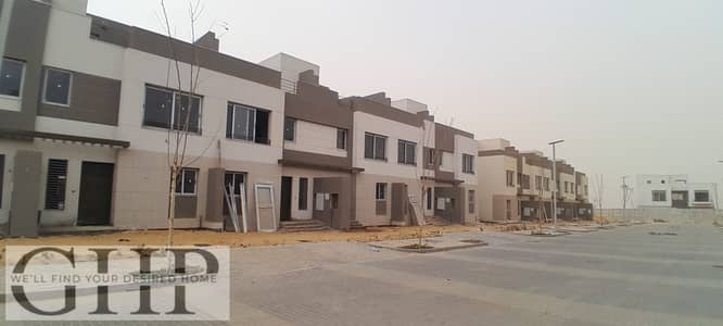 تاون هاوس بموقع مميز جدا للبيع في بالم هيلز التجمع الخامس Palm Hills New Cairo