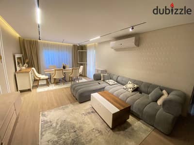فرصة نادرة داخل B11. . . شقة أرضي بجاردن 50م، تشطيبات Ultra Super Lux، وخطوات من The Strip Mall وEast Hub، مع تقسيط حتى 2030.