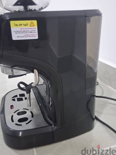 ماكينة قهوة ماركة رافال بحالة ممتازة