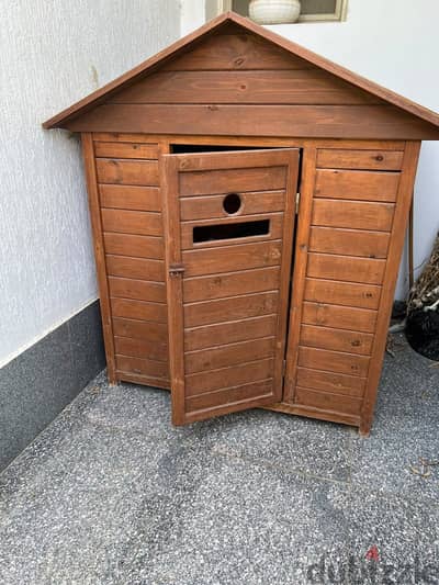 Outdoor dog house Outdoor dog house