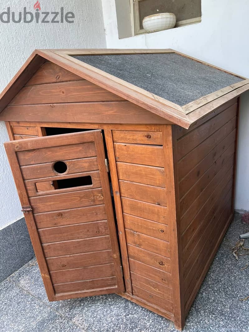 Outdoor dog house 1