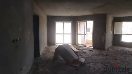 شقة للبيع في كمبوند البارون سيتى نص تشطيب واجهه بجوار   186م
