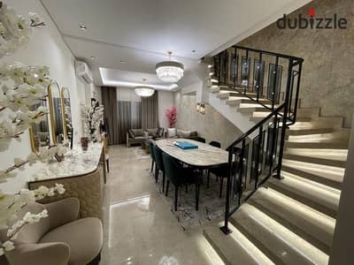 استلم بنتهاوس جاهزة للسكن و متشطبة بالتكيفات في فيفث سكوير بجوار ميفيدا إعمار