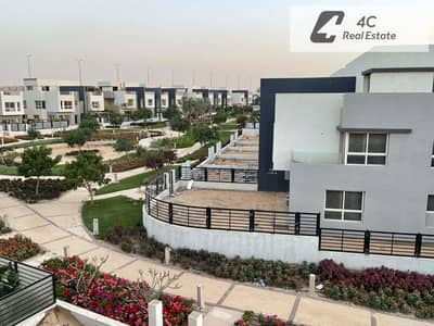 Under market price, townhouse for sale 250 m Corner finished 85% ready to move Prime location view landscape in Hyde Park, New Cairo