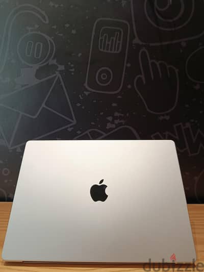 MacBook pro m1 Max 16 inch ram 32 hard 1 tera CPU 10 GPU 32 battery 96