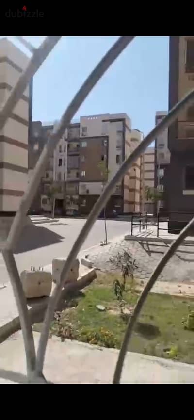 Apartment in New Obour in Sakan Misr ready for housing Ground floor 115m overlooking green areas 3 rooms and bathroom and reception minutes to the Middle Ring Road and Obour Axis