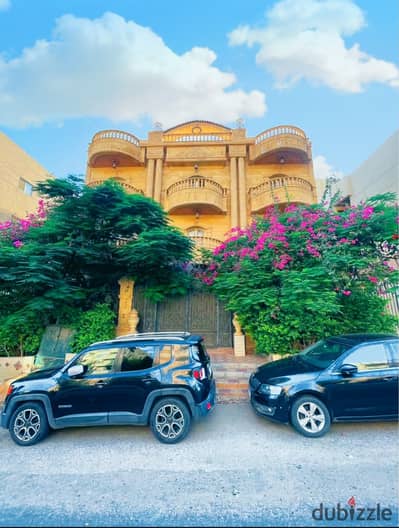 فيلا للايجار بسعر خيالي استثمار مضمون   - تتكون من ٣ ادوار شقق منفصلة + روف + بدروم ( مساحة الارض ٤٨٠ م مساحة الدور ٢٤٠ م )    ‏‎في قلب الشيخ زايد، الحي 11 المجاورة 1 ،   ‏‎> التشطيبات اللي على أعلى مستوى. الأرضيات بالكامل من الرخام الفاخر بالمطابخ الزان