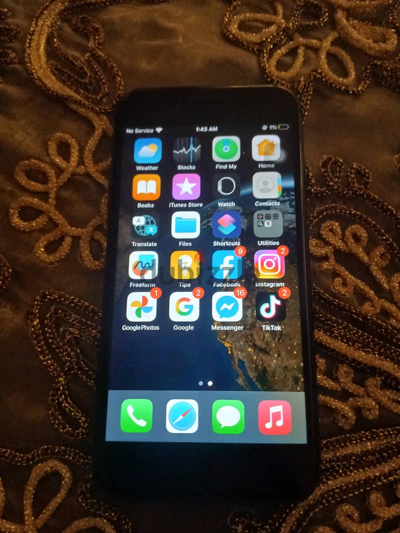 Apple - iPhone 8 1
