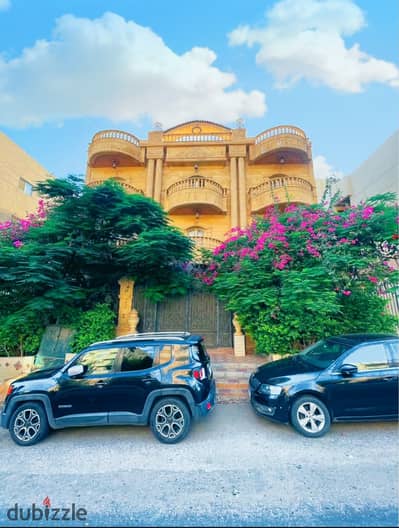  فرصة استثمارية وسكنية لا تتكرر في قلب الشيخ زايد!  ​ فيلا فاخرة للإيجار بسعر خيالي. . رفاهية بلا حدود واستثمار مضمون 100%  ​إذا كنت تبحث عن التميز، الفخامة، والعائد الاستثماري الأقوى. . دي مش مجرد فيلا، دي قطعة من الجنة مُصممة خصيصاً لمن يقدرون الحياة