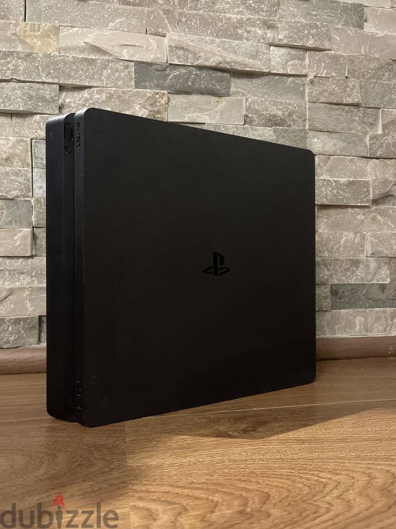 PlayStation 4 Great Condition with controller 2