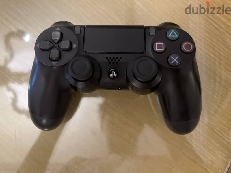 PlayStation 4 Great Condition with controller 3
