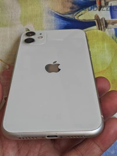 iPhone 11 64GB White – بحالة ممتازة – بالكرتونة والشاحن