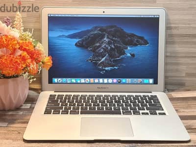 بنصف سعره حالتة زيرو Apple Macbook Air يعمل بصورة ممتازة