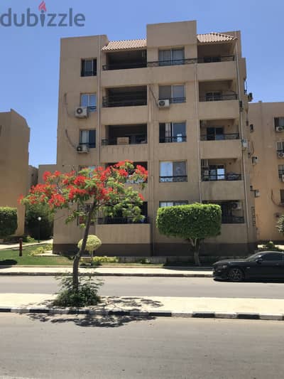 للبيع بمدينة الرحاب شقه ١٧٦ متر بجوار النادي بكامل محتويات جاهزه للسكن