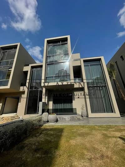 فيلا مستقلة للبيع في واتر واى فيلات القاهرة الجديدة Waterway villas New Cairo نصف تشطيب جاهز للاستلام