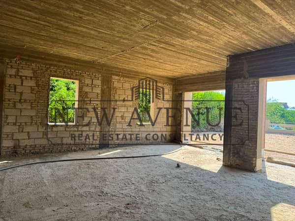 فيلا مستقلة للبيع في بالم هيلز قطامية إكستنشن Palm Hills Katameya Extension PK2 فى موقع متميز فيو واسعة على المساحات الخضراء و حمام سباحة استلام فورى