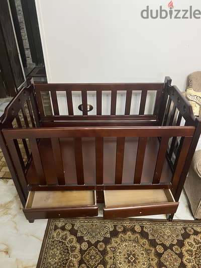 سرير اطفال كبير