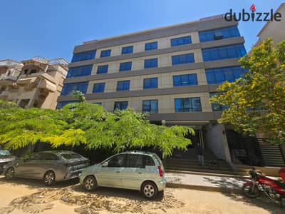 مساحة اداريه للايجار 600 م في افضل اقوي لوكيشن علي دائري المعادى مباشرا للشركات