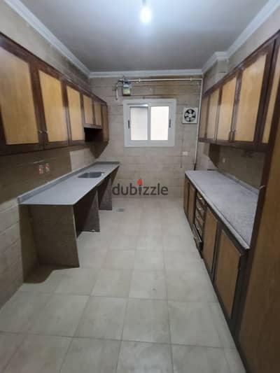 Apartment for rent in the distinguished neighborhood west of Sumid, area of palaces and villas, second number from the axis