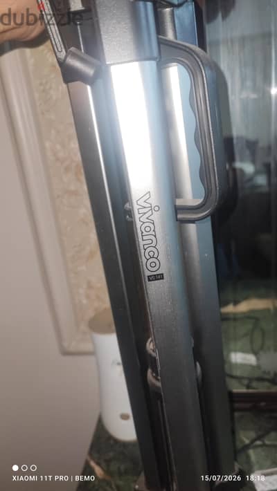 هذا الحامل ثلاثي القوائم هو Vivanco WT 3570