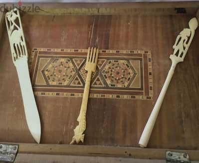 قطع فنية من  العاج الاصلي وغيرها من خشب البامبو