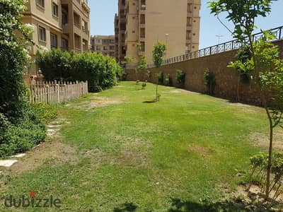 شقة  للايجار فى مدينتى ب 11 الف للعائلات
