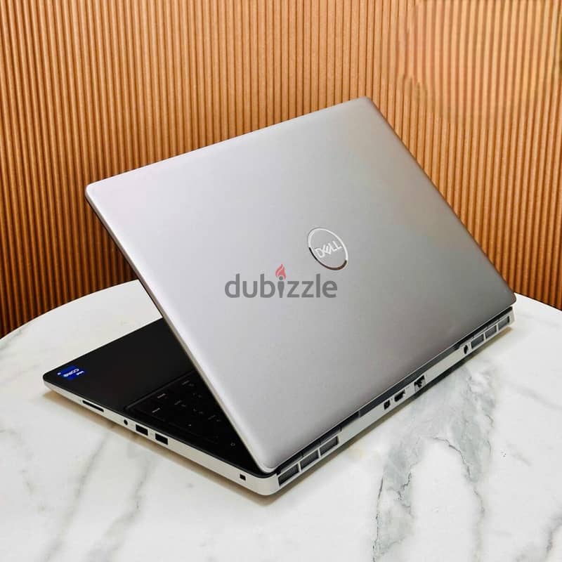 DELL Precision 7560 3