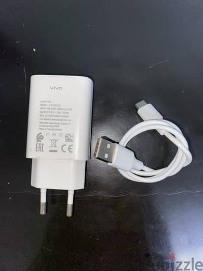 راس شاحن vivo اصليه 10W ومعاها كابل Ugreen type C اصلي
