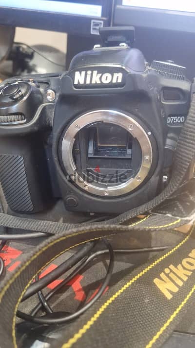 Nikon D7500 Body Only + Original 18-140 VR Kit Box