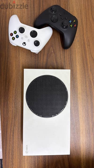 xbox series s 512gb + 2 controllers