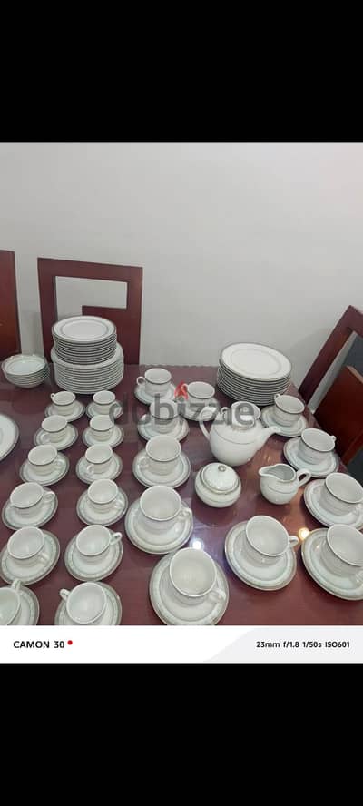 طقم صيني اصلى وارد الخارج وشنطة معالق كاملة اصلية