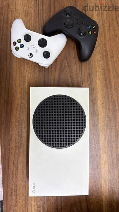Xbox series S + extra original controller ( Like new, rare condition )