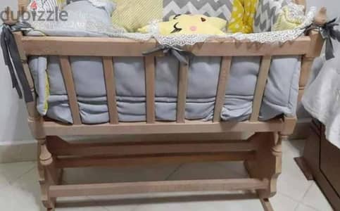 سرير اطفال بحاله ممتازه