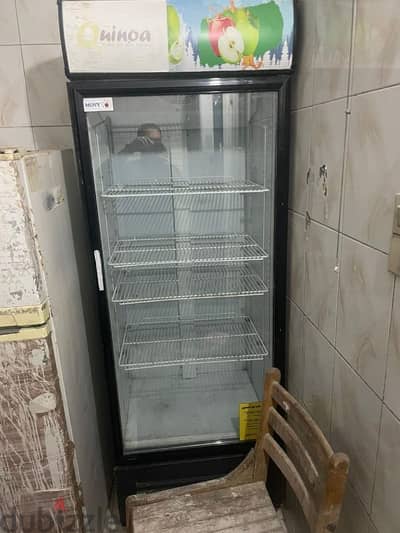 ثلاجة عرض
