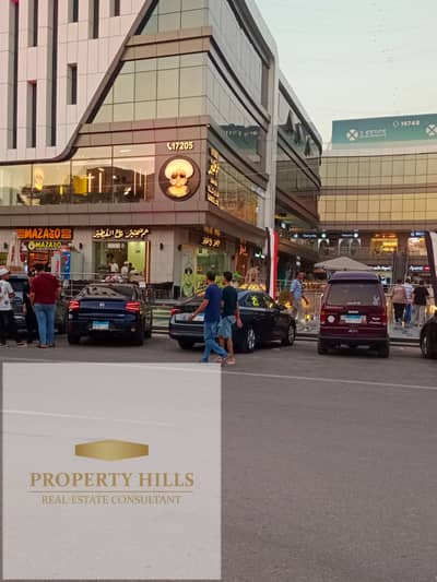 Shop for sale, currently leased and operating under a long-term contract, in the Fifth Settlement, in a fully operational mall.