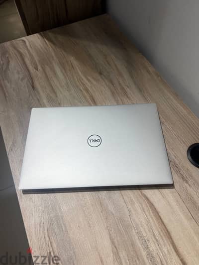 Dell xps 15. I9. Ram 32. Ati 3035