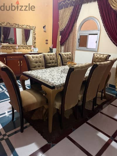 سفره ب ٨ كراسي وبوفيه و مرايه