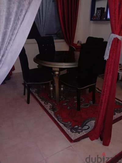 طربيزة سفرة وأربع كراسى خشب زان وكابوتنيه