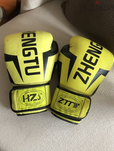 جلافز قلافز ملاكمه. Boxing gloves