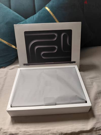 MacBook pro m5 Ram ٢٤ Hard Tera SSD Open Box