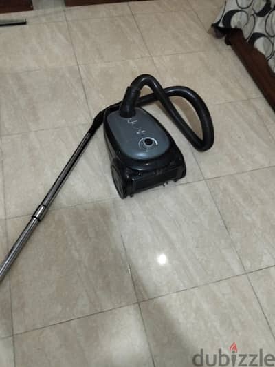 مكنسه كهربائيه