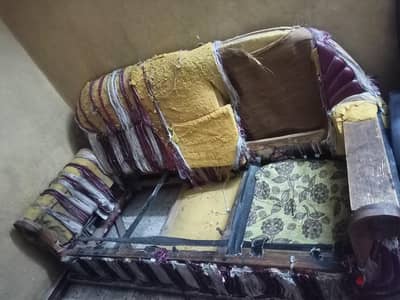 كنبه مستعمله للبيع او للتنجيد وخشب جيد