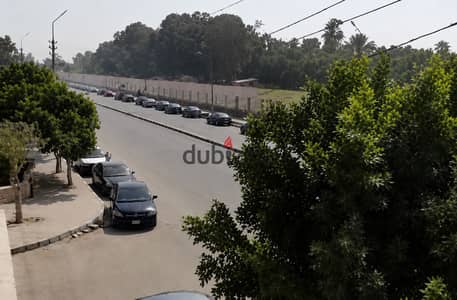 شقة4 غرف علي شارع عمار بن ياسر الرئيسي بجوار ميدان سانت فاتيما امام الكلية الحربية شقة300م واجهة بحرية فيو مفتوح مسجله شهر عقاري عقد اخضر تشطيب سوبر لوكس