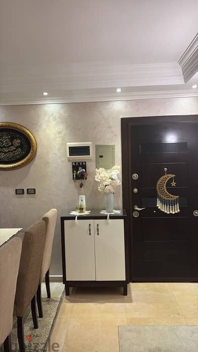 شقه - الف مسكن - اخر شارع ابراهيم عبد الرازق