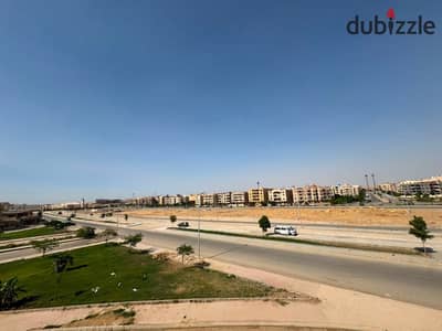 شقة في الحي التالت شرق فيلات مدينة الشروق