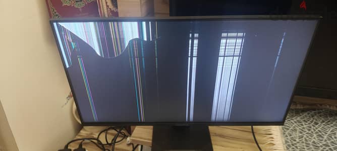 شاشة جيمنج مكسورة للبيع  استعمال ٣ شهور ١٦٠ فريم